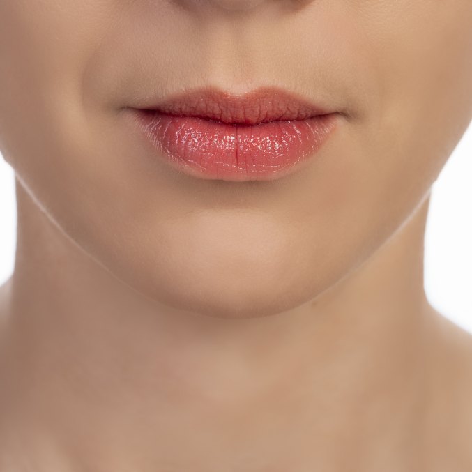 KN RAUDONAS lūpų balzamas su burnočių, jonažolių ir melisų ekstraktais 100 % natūralus
